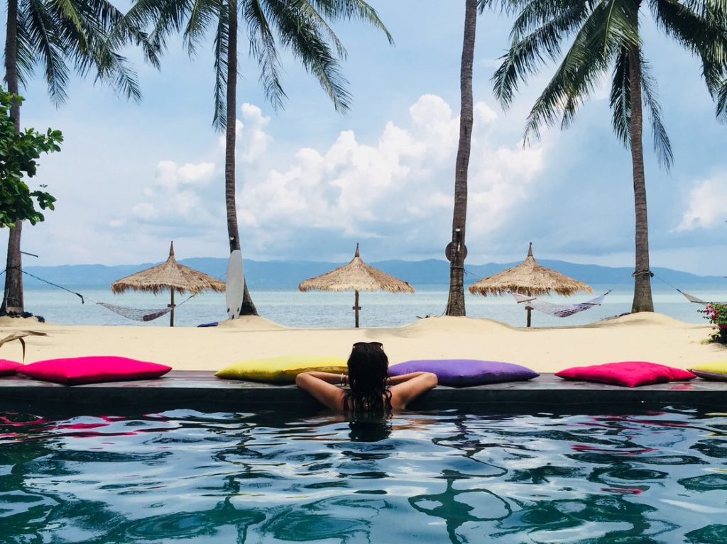 Katarina Stoltz Coaching and Therapy relaxing in pool Thailand demonstrating how she thrives while being an entrepreneur