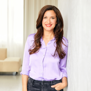Life Coach and Therapist Katarina in a purple blouse smiling